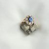 златен пръстен със синтетичен сапфир